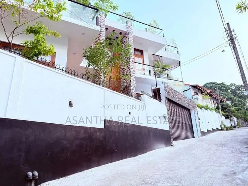 (AFA25) Luxury House for Sale - Pelawaththa, Baththaramulla