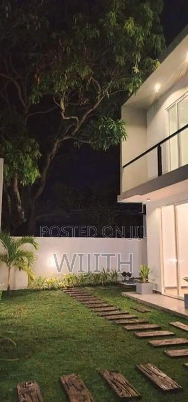 Brand New Super Luxury House with Pool for Sale in Piliyandala Town