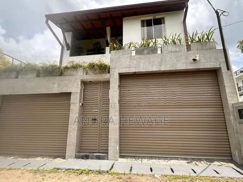 Luxury House with furniture. Malabe, Kothalawala. (ID : AGMP022)