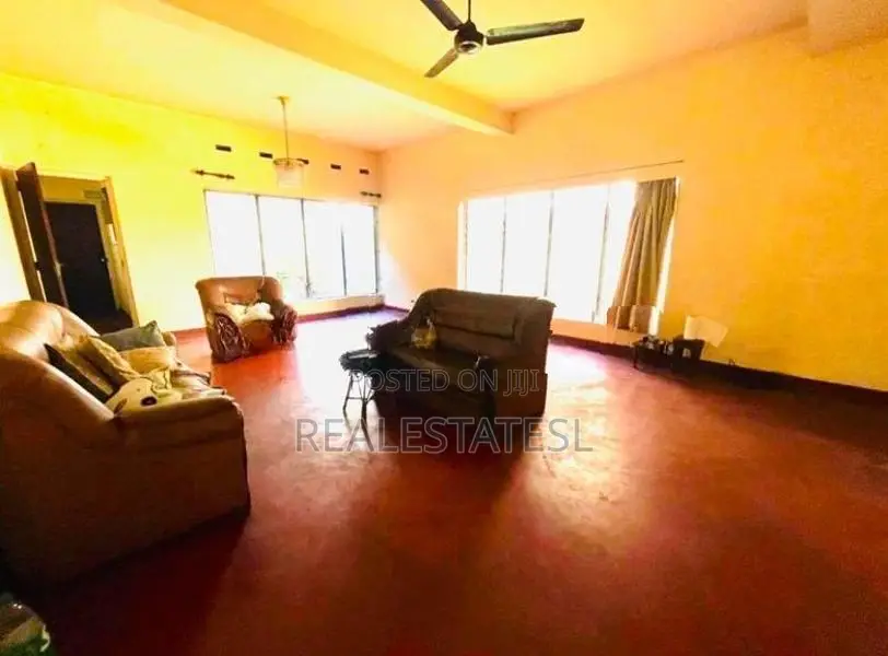 Prime 5,000 Sqft Multipurpose Commercial Building for rent at Colombo 