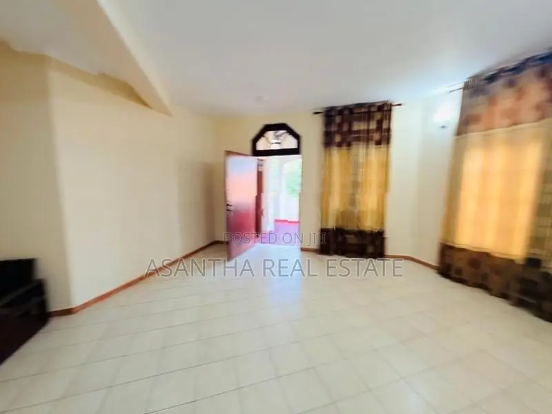 (AFA24) 10 Perch 2-Storey House for Sale – Mount Lavinia, Galle Road