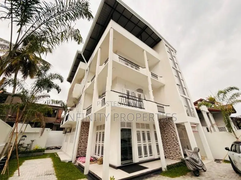04 Story Building With 15 P Sale At Battramulla