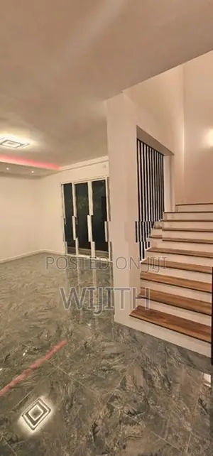 Brand New Super Luxury House with Pool for Sale in Piliyandala Town