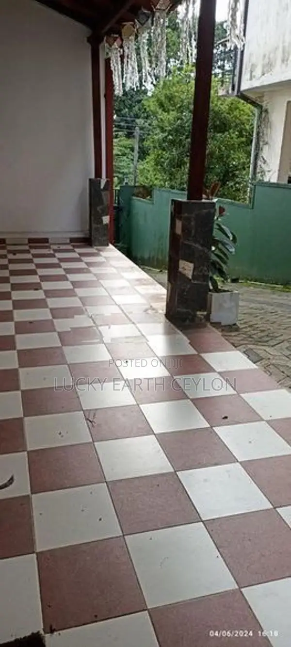 Kottawa, Unfurnished 2 Storey House for Rent (LEC273)