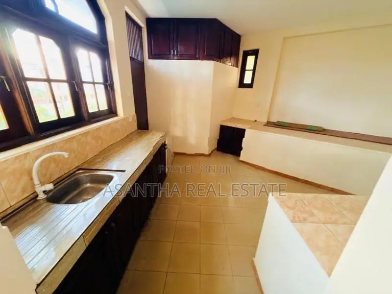(AFA24) 10 Perch 2-Storey House for Sale – Mount Lavinia, Galle Road