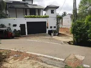 Land for Sale in Madiwela - Thalapathpitiya