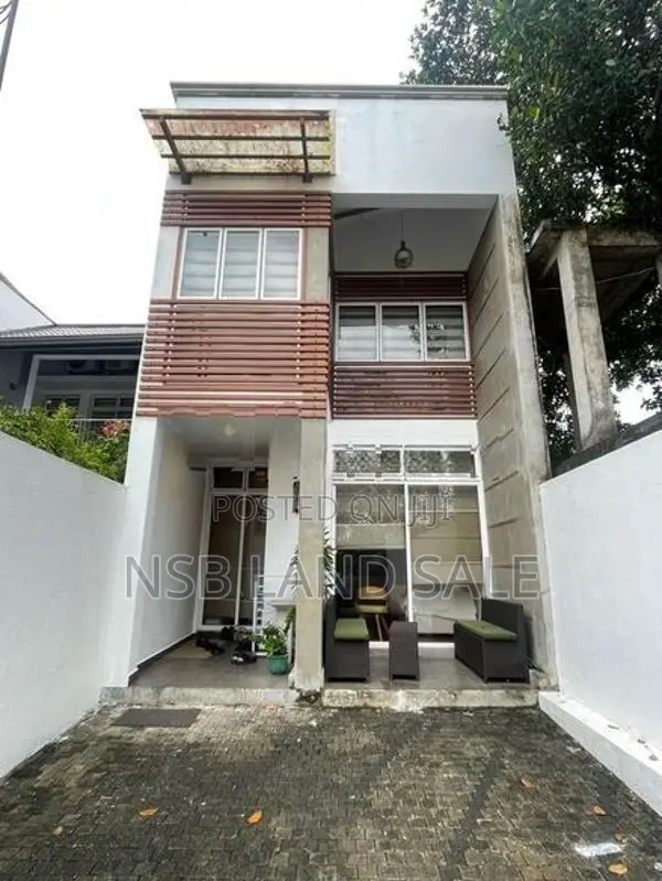 Two Story 03 Bedroom House for Sale in Akuragoda