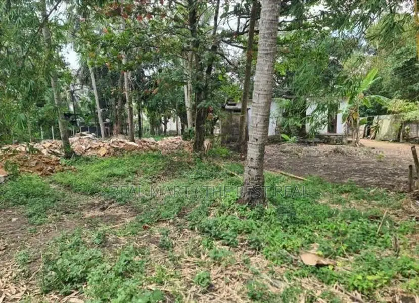 Malabe : 270 perches Commercial land for Sale