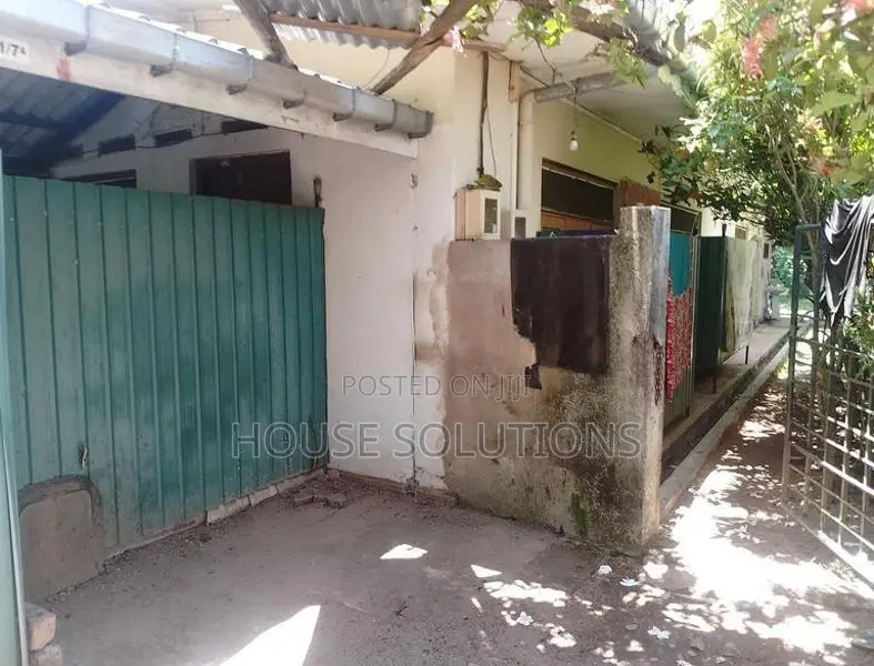 22 Perches Land for Sale with House Moratuwa
