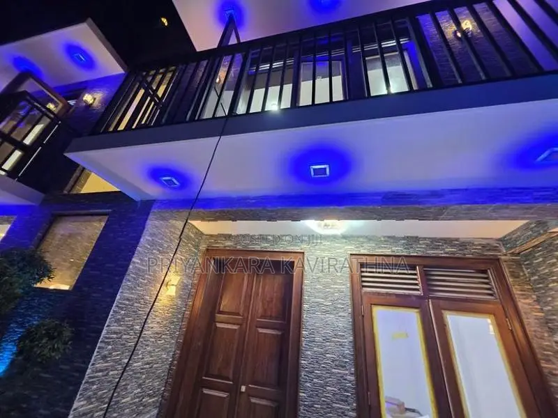 Mordern 3 Storied House For Sale in Kahatuduwa