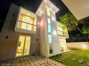 පිලියන්දලින් සුකෝපබෝගී අලුත්ම තෙමහල් නිවසක් විකිනීමට (With Pool)