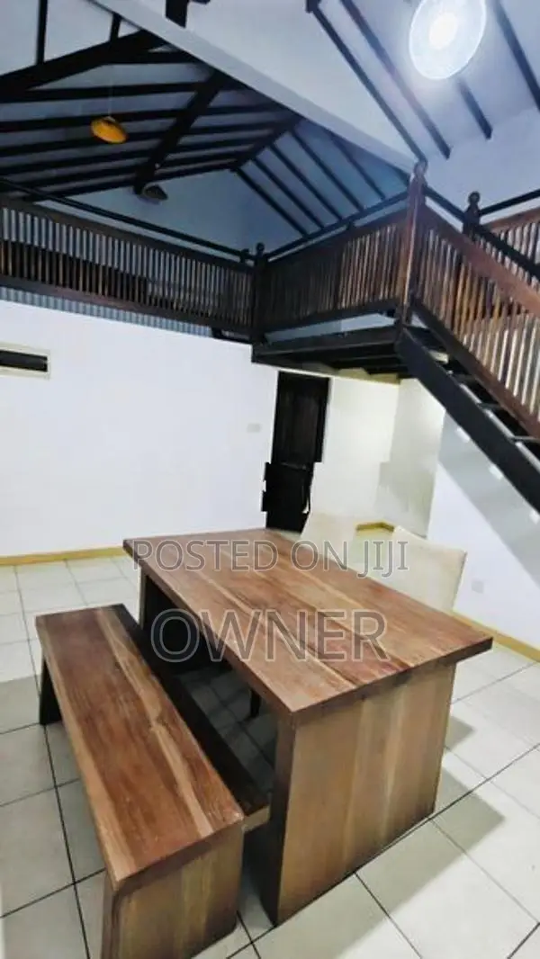 Fully Furnished Lakefront Luxury Villa House - 500m to High Level Road