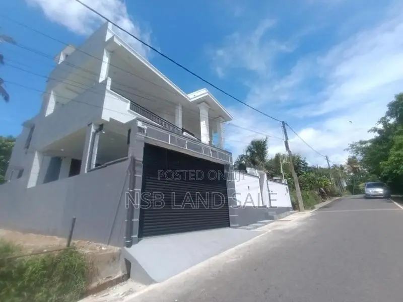 Brand New Super Luxury House for Sale in Kahathuduwa
