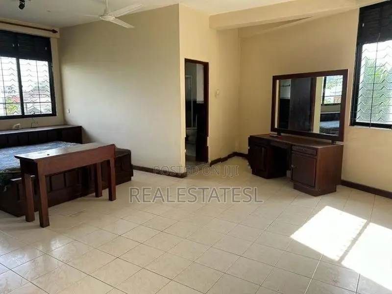 12+ Bed 4unit House for rent at dehiwela