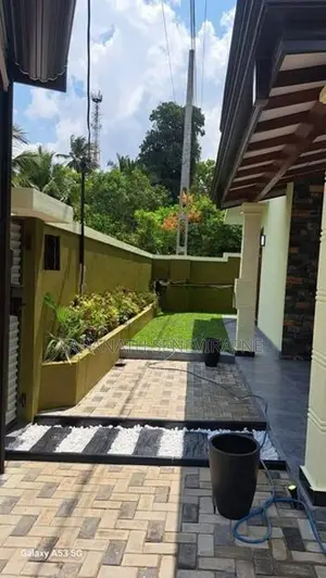 Brand-New Modern House in Kadawatha Kirillawala