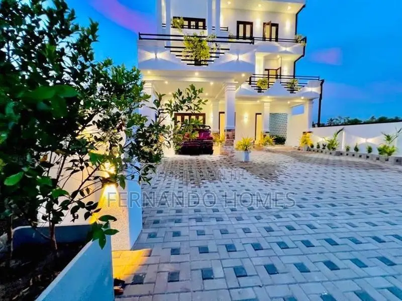 7 Bed Rooms Apartment Type Villa House For Sale Negombo (Kadirana)