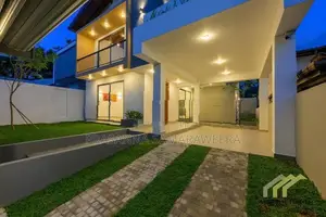 අලංකාර අති සුඛෝපභෝගී සුවිසල් දෙමහල් නිවස විකිණීමට Piliyandala