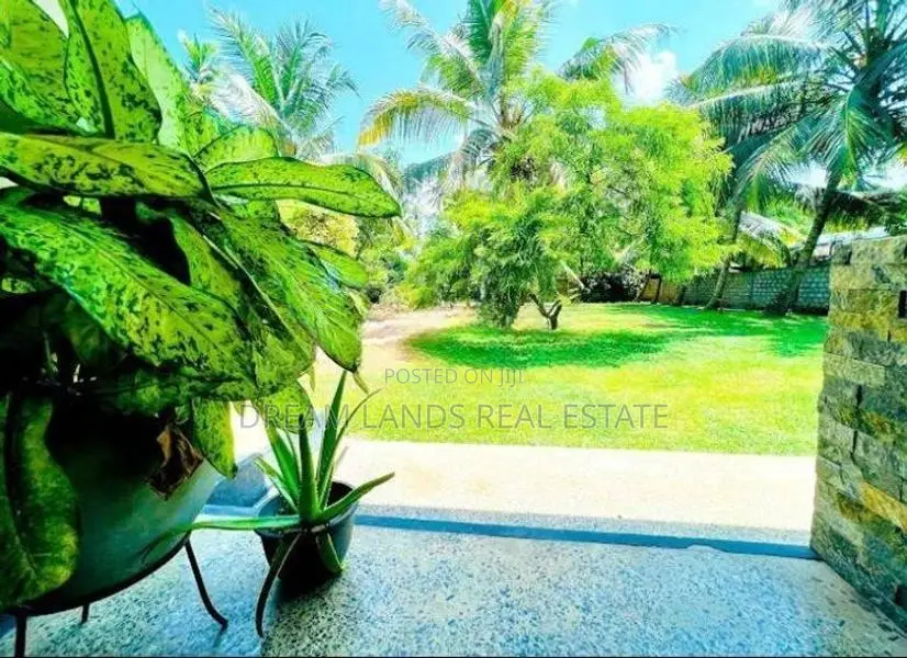 5BED HOUSE FOR SALE IN KATUNAYAKA (SP1151)