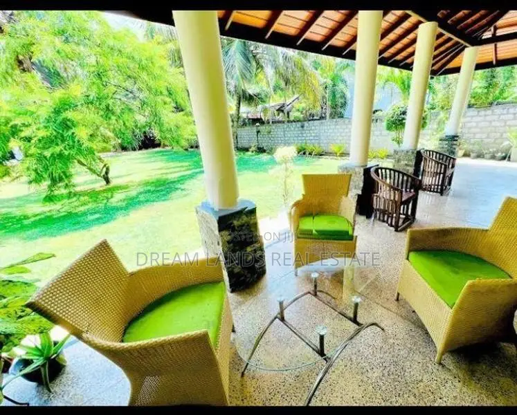 5BED HOUSE FOR SALE IN KATUNAYAKA (SP1151)