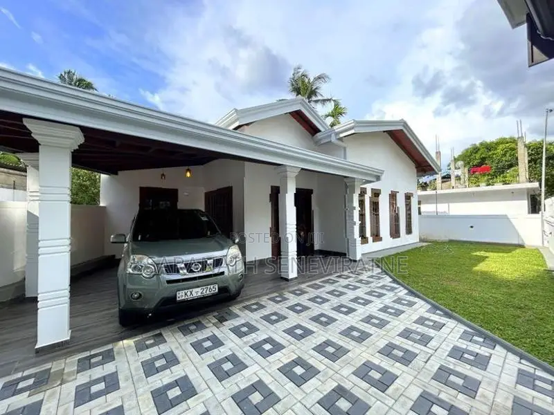 BrandNew House in Madulawa Homagama - 50 meters to Bus Rd