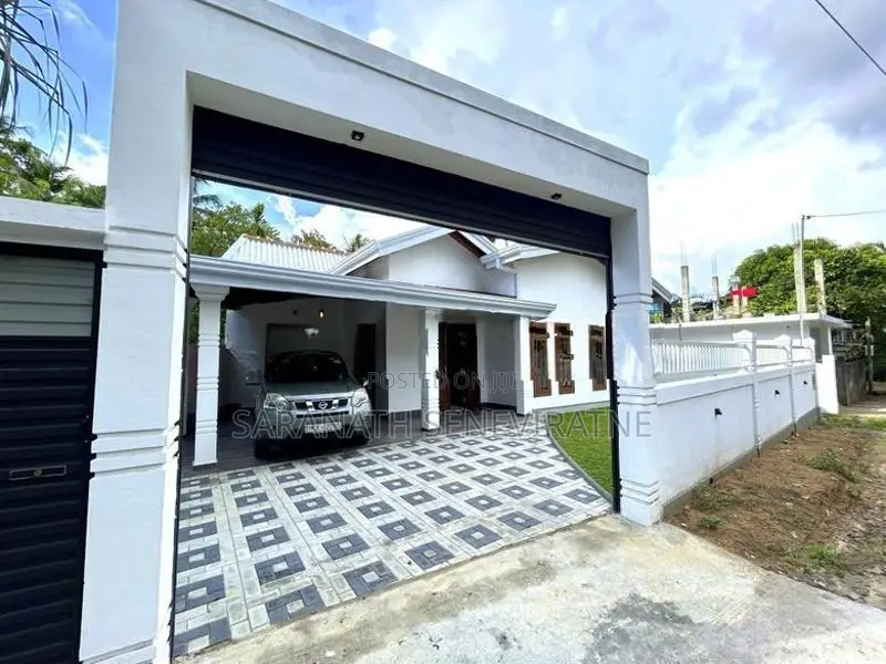 BrandNew House in Madulawa Homagama - 50 meters to Bus Rd