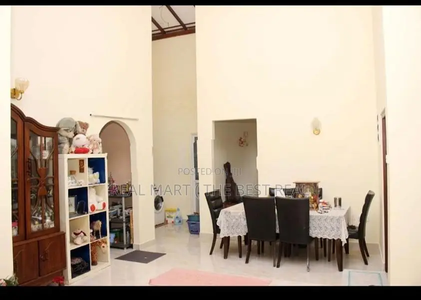 Minuwangoda : 4BR (16 perches) House for Sale at Walpitamulla