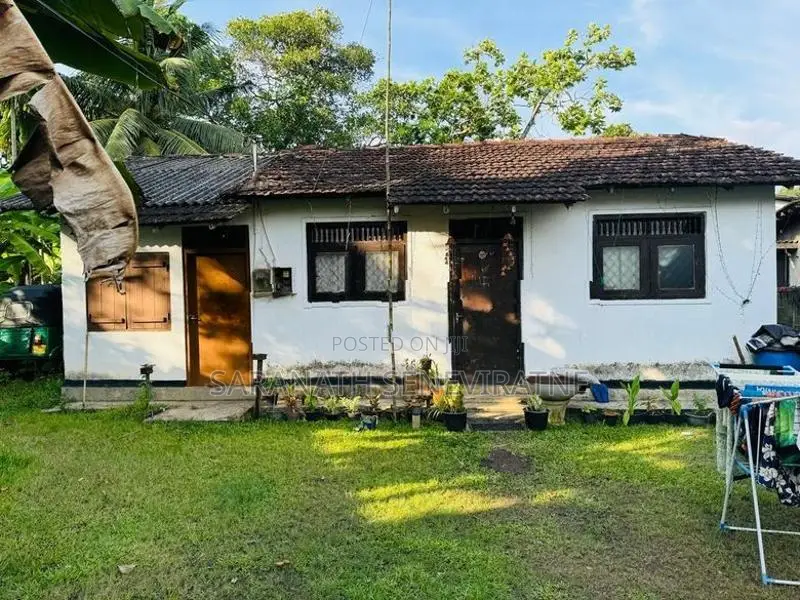 Land For Sale With a House Perch Value Mulleriyawa Angoda