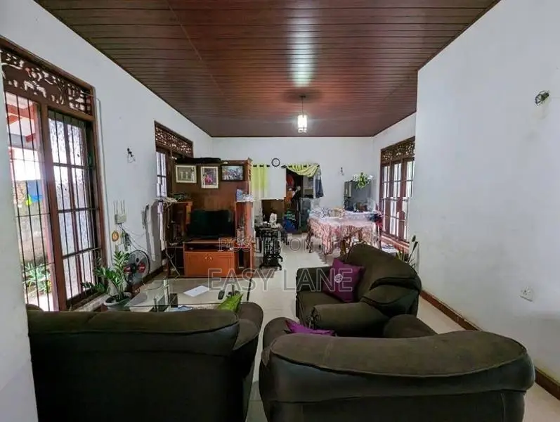 ගම්පහ නගරයට 650m සුපිරි නිවසක්