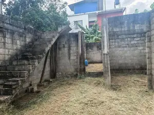 අඩක් නිමකල නිවසක් විකිණීමට
