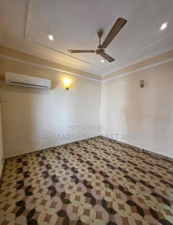 Dehiwala : 4BR (6.25 perches) House for Sale