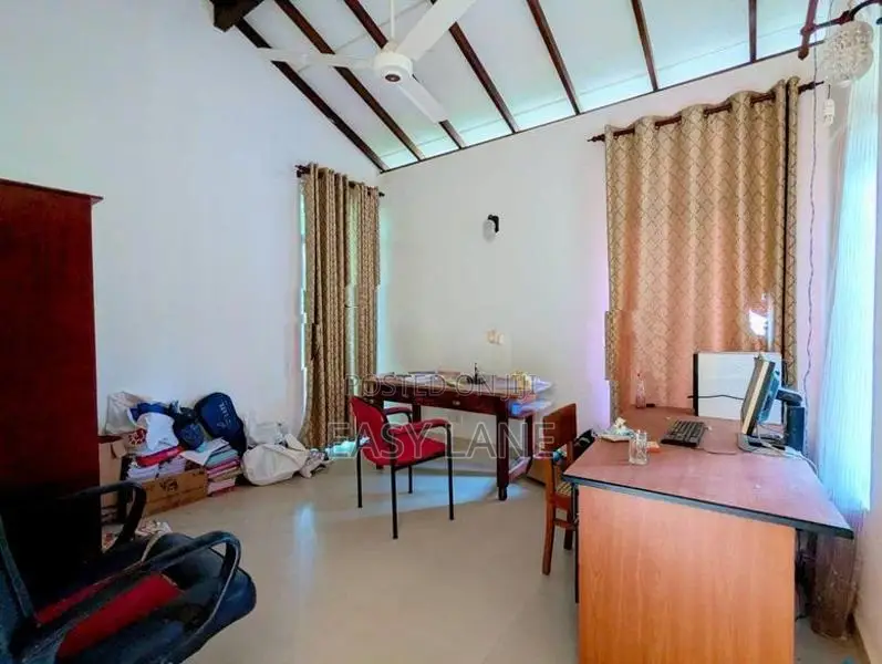 කුරුණෑගලින් ගෘහ භාණ්ඩ සමඟ පදිංචියට සුපිරි නිවසක්!
