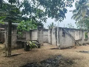 අඩක් නිමකල නිවසක් විකිණීමට