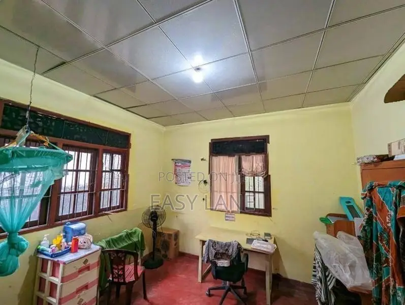 ගම්පහ නගරයට 650m සුපිරි නිවසක්
