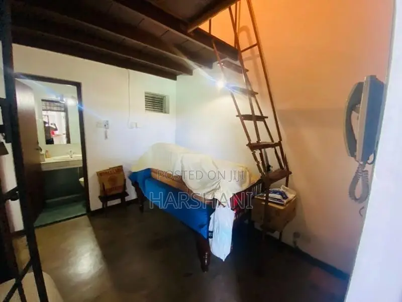 2 Bedroom Upper Floor Unit for Rent - Walking Distance to Nawala Road