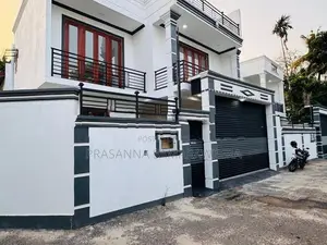 නව ගෘහ නිර්මාණ ශිල්පයට ඉදිවුන දෙමහල් නිවස විකිණීමට Piliyandala Town