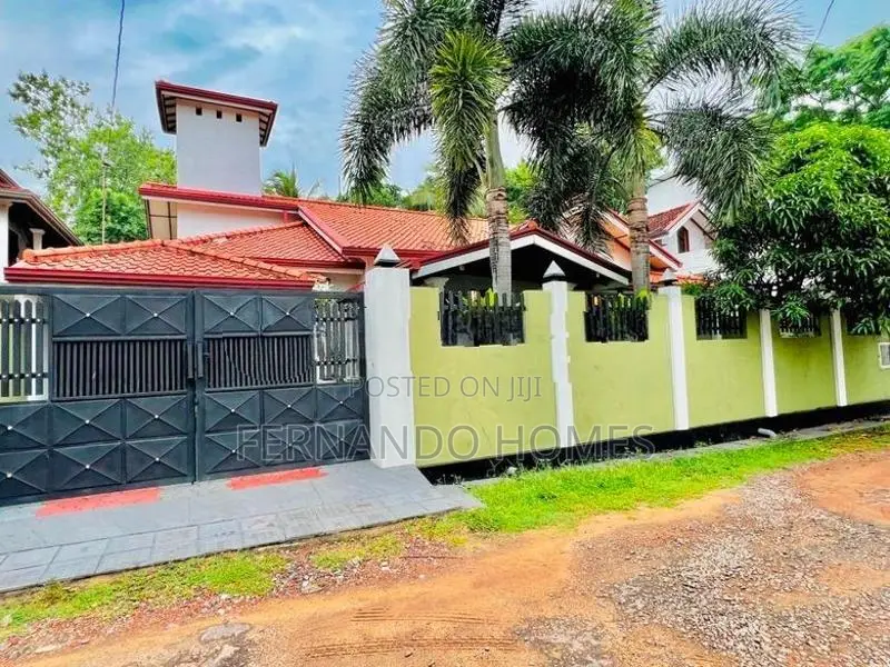 Residential Area Single Storey House For Sale In Negombo