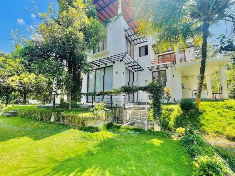 55P Luxury House in Aladeniya Kandy FOR SALE