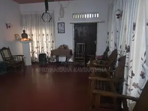 Facing Galle Road / 25 Perches Old House For Sale - Kalutara