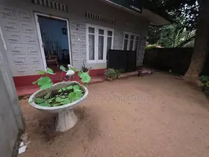 Facing Galle Road / 25 Perches Old House For Sale - Kalutara