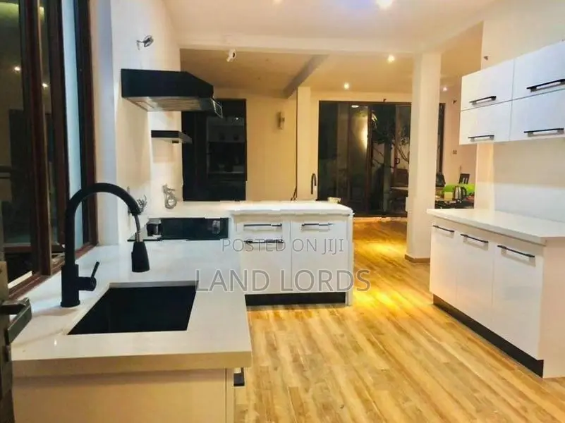 55P Luxury House in Aladeniya Kandy FOR SALE