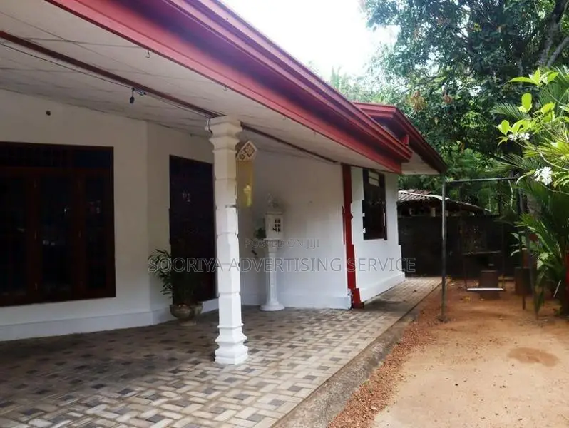 Land with House for Sale in Diyagama