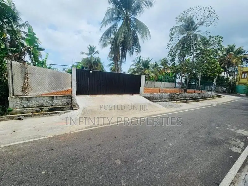 (AF798) 25 Perch Rectangular Block of Land in Raththanapitiya.