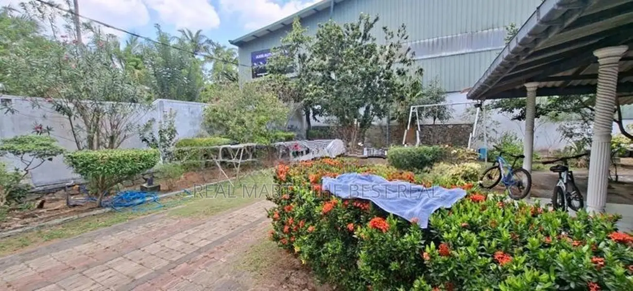 Kadawatha : 10,000sf Ware house for Sale