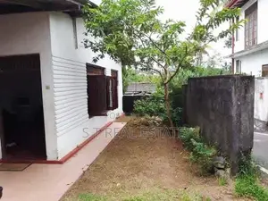 16P Land and Old House For Sale In Kottawa