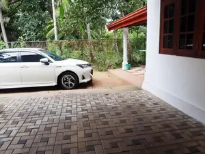 Land with House for Sale in Diyagama