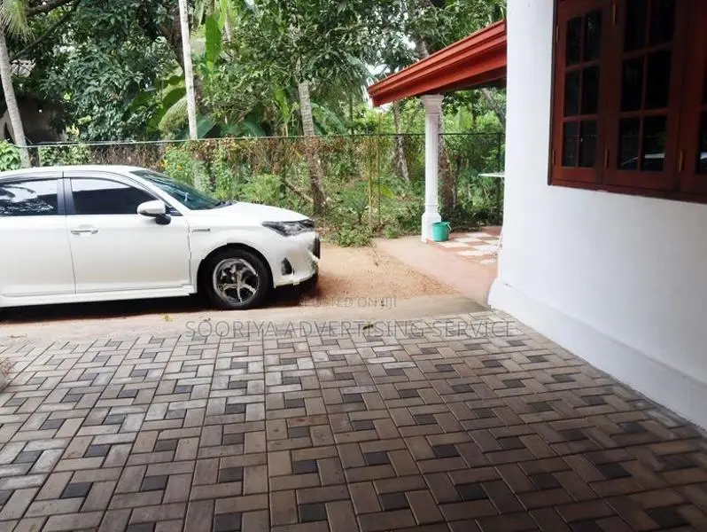 Land with House for Sale in Diyagama