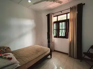 පරිචස් 32 පදිංචිවියට සෑදු දෙමහල් නිවසක් විකිනිමට පන්නපිටිය