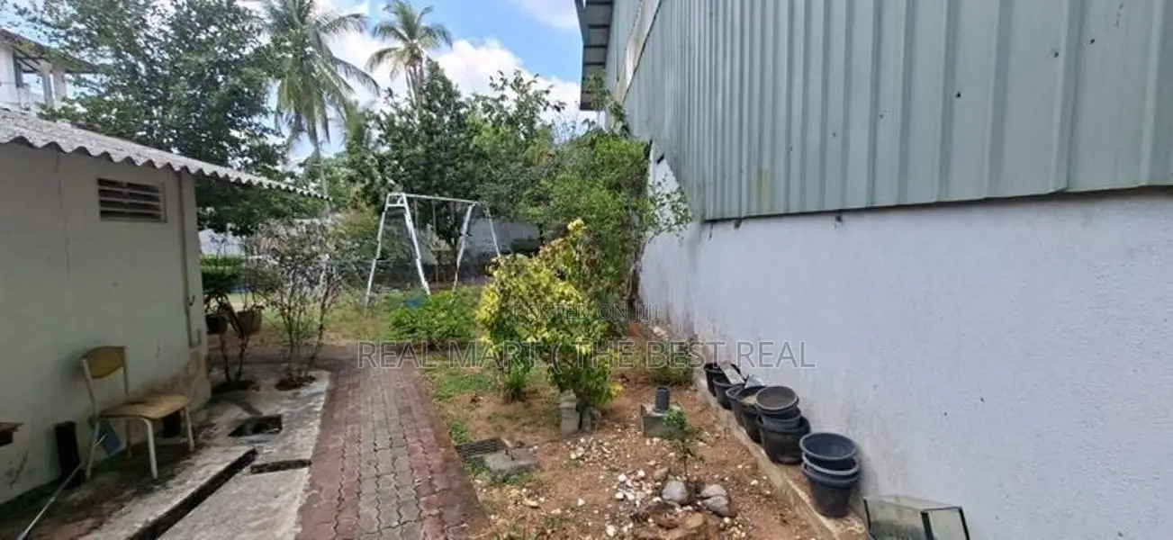 Kadawatha : 10,000sf Ware house for Sale