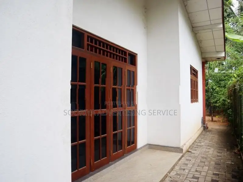 Land with House for Sale in Diyagama