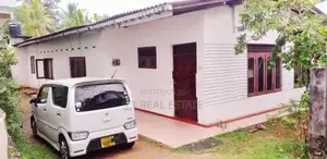16P Land and Old House For Sale In Kottawa